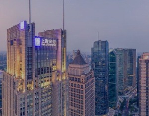 上海银行上半年非利息收入同比下降10%，受疫情影响个贷不良率微升