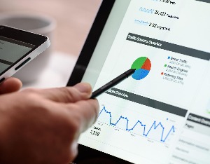 中上协：上半年，上市公司实现营业总收入34.54万亿元，同比增长9.24%