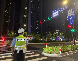 杭州亚运会交通压力测试首日 媒体深夜探访