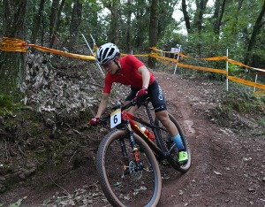 自行车项目首金！中国女子山地自行车队成功卫冕