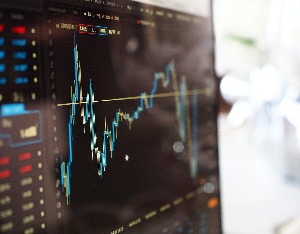 上半年净利预降超40%，“妖股”赣能股份停牌核查