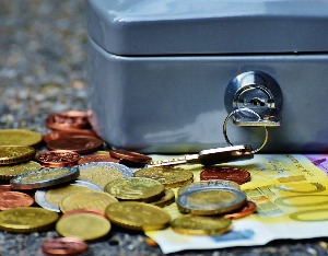 上半年A股上市公司共捐款54亿：哪些公司最慷慨，什么行业最积极？