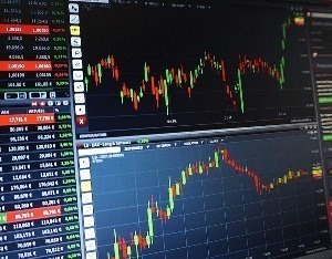 传艺科技3连板，股价创历史新高，上半年净利同比降超20%