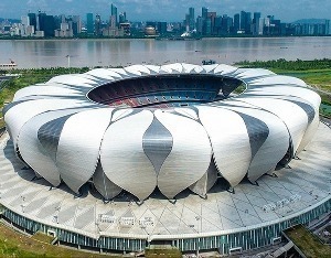 亚运冠军余依婷返回镇海，场面堪比大型追星现场