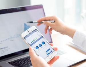 能“开飞机”上门开户，电话摁到“冒烟”，火热行情下券商人拼了