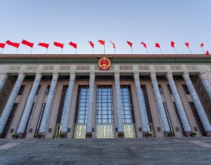 十四届全国人大三次会议举行预备会议 表决通过大会议程