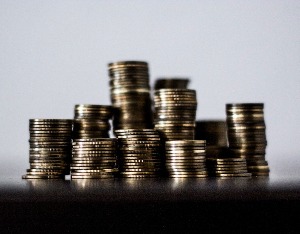 证监会主席：入市长钱明显多了 有力支持了市场企稳向好