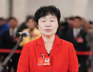 全国人大代表杨宝玲：在致富路上带着乡亲们使劲跑