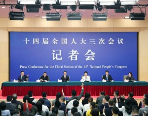 人社部：社保转移接续要做到“无论你在哪里干，社会保险接着算”