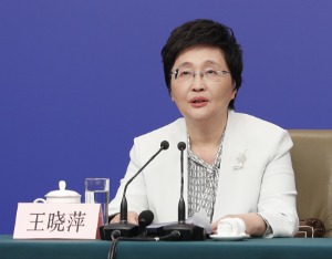 人社部部长：将更多灵活就业人员、农民工等纳入企业职工社保制度