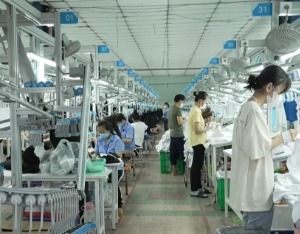 耐克等品牌将被迫提价 美关税政策或重创亚洲服装纺织业