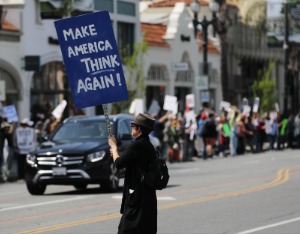 亲历｜“特朗普宣布关税政策那天，我们正在美国谈客户”