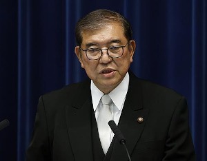 日本首相称不会在日美贸易谈判中轻易妥协