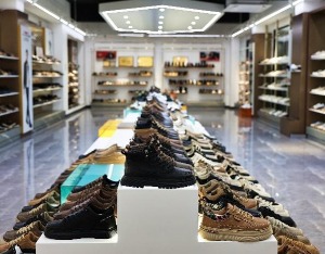 拼多多新质供给一周年：新质商品SKU数增长超五成，产业加速新质转型