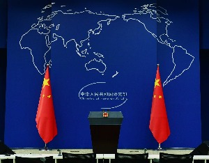 特朗普称将于明年初访问中国，外交部回应