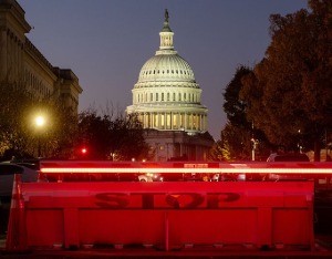 特朗普称政府停摆接近结束 高盛估算“停摆”已使美国GDP“下降1.5%”