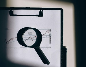 10月以来，高毅多次调研这三家公司