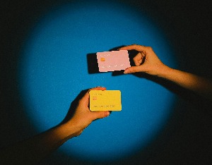 “冲量神器”联名卡失效，信用卡客群被谁抢走了