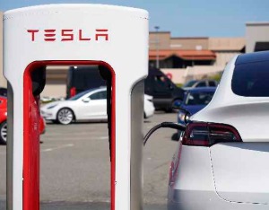 特斯拉全球电车“销冠”地位不保 储能成唯一亮点