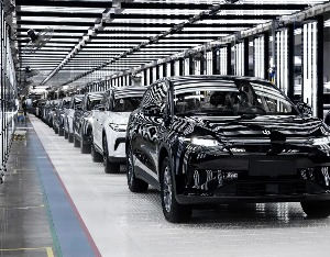 全域自研驱动高质量增长，零跑汽车斩获2025年财闻奖“高质量上市公司奖”