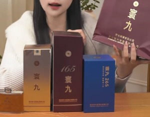 独家 | 起底李亚鹏直播间卖的这款酒：背靠知名服装品牌，酒厂名出自“酱香之父” 