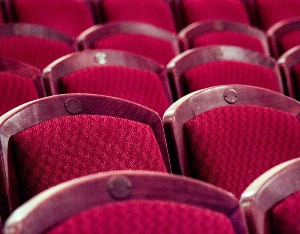 2026春节档首日票房破12亿元：飞驰3、惊蛰无声、熊出没排名“前三甲”