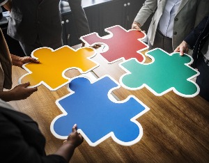 多晶硅“一哥”通威股份拟收购行业“老六”，后者股东阵容豪华，IDG、正泰、爱旭在列