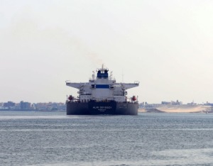 法国达飞海运集团暂停船舶通过苏伊士运河