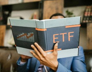 ETF周评：中韩半导体ETF涨出溢价，有色金属产品再度霸榜