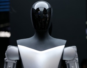 大会发言人：2025年是国产人形机器人产业实现技术突破与场景落地双重跨越的关键一年