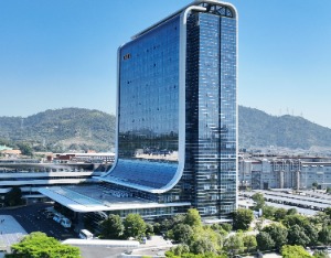 曾毓群亮相全国政协“委员通道”  解读中国新能源产业崛起密码