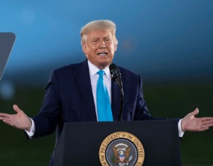 国际油价暴涨 特朗普：这是“小小的代价”