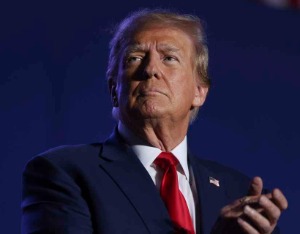 特朗普称出动B2轰炸伊朗