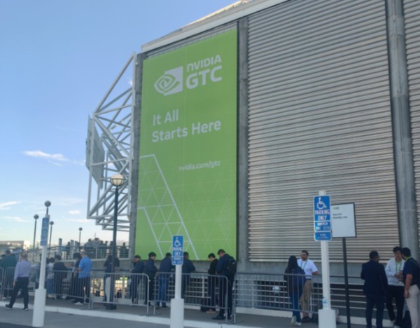 黄仁勋秀出“万亿野心” 描绘英伟达新蓝图