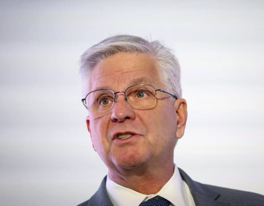 美联储理事沃勒称原计划支持降息，但油价冲击推高通胀风险仍持谨慎态度