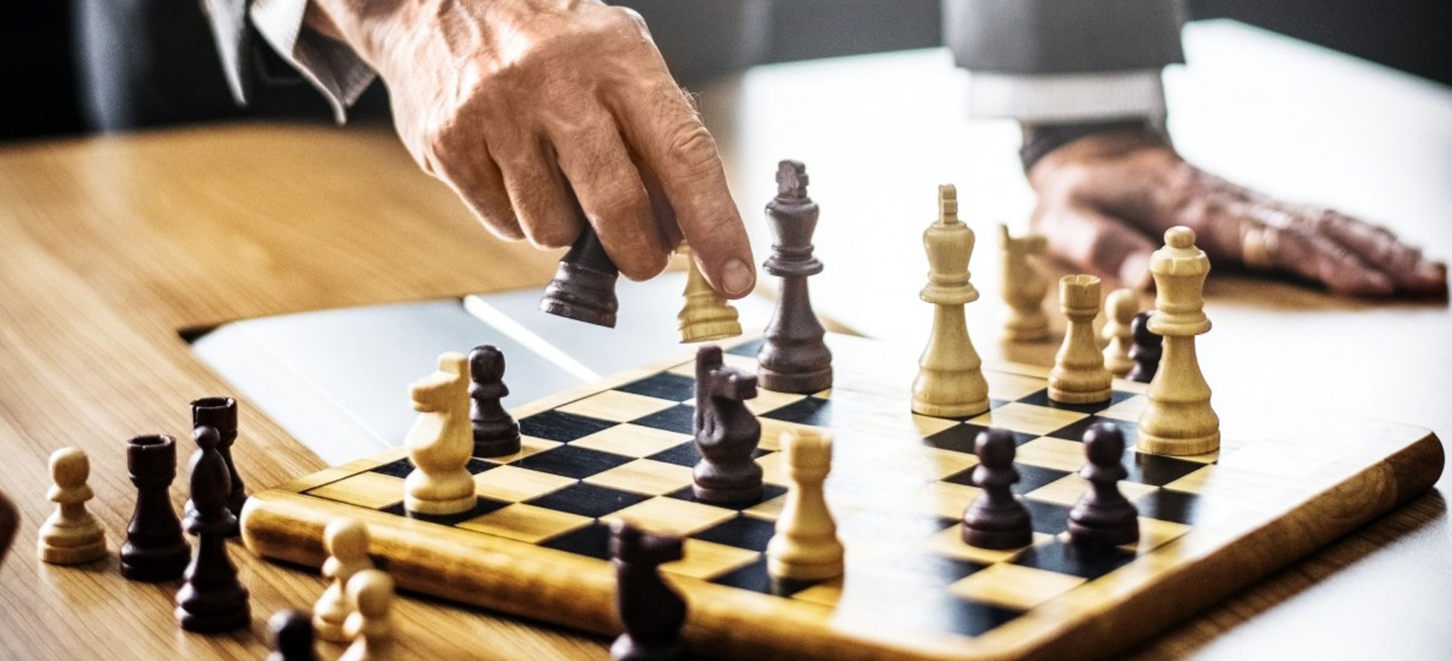 金价到底了？反弹背后的“黄金棋局”