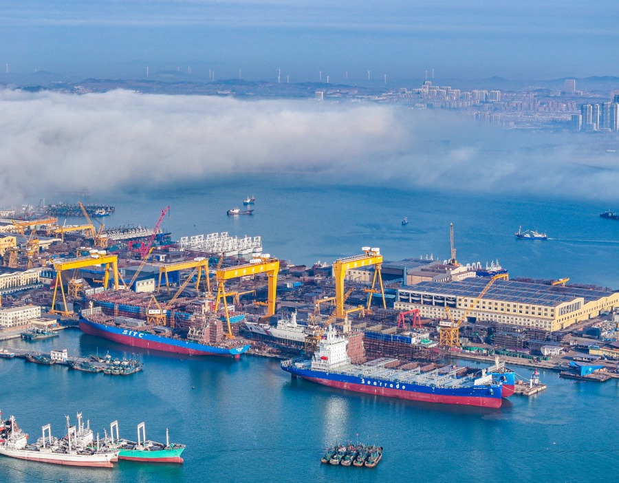 中船广船国际全球首艘万车级双燃料汽车运输船今天试航