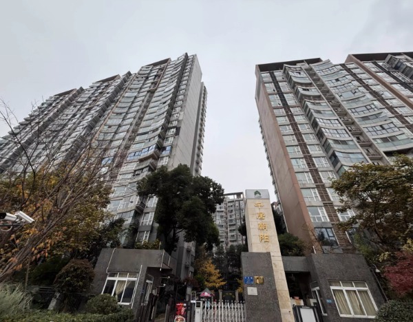 成都“凶宅”三上拍卖台 起拍价已不足2000元/㎡，近 5 万人围观谁敢捡漏？