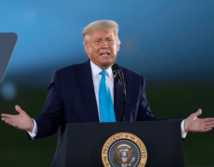 特朗普称不担心轰炸民用设施构成战争罪