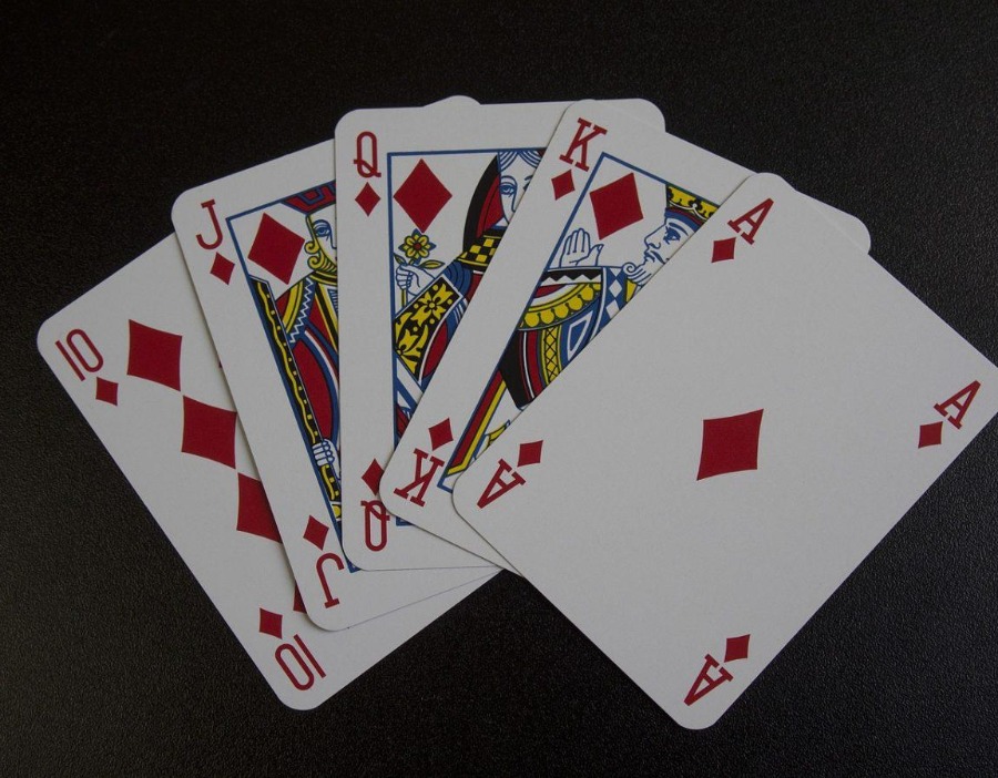 “选股专家”遭遇中年危机，汇添富还剩多少好牌？