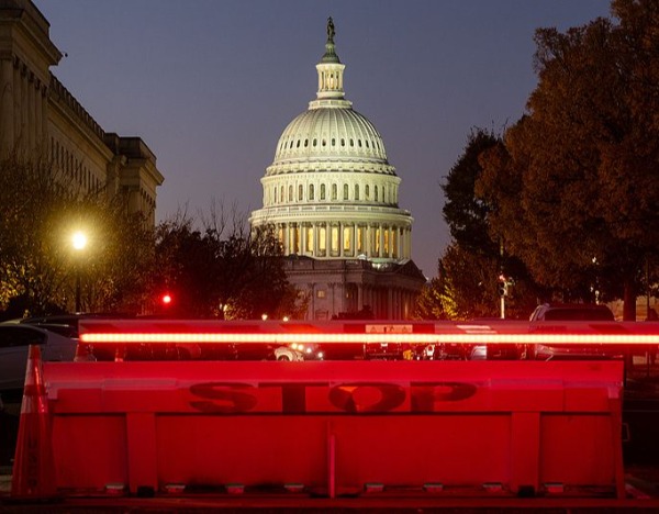 美军“福特”号航母返回红海海域