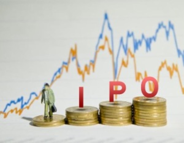 新易盛也被传考虑赴港！“易中天”三企业业绩狂飙，港股集结号吹响？