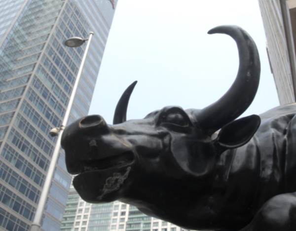 港股异动 | 全球最大锂矿降低全年产量预测！锂矿股集体走强，赣锋锂业涨超8%