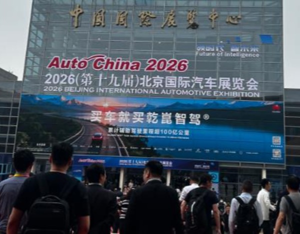 车展的热闹，难掩行业的“失血”