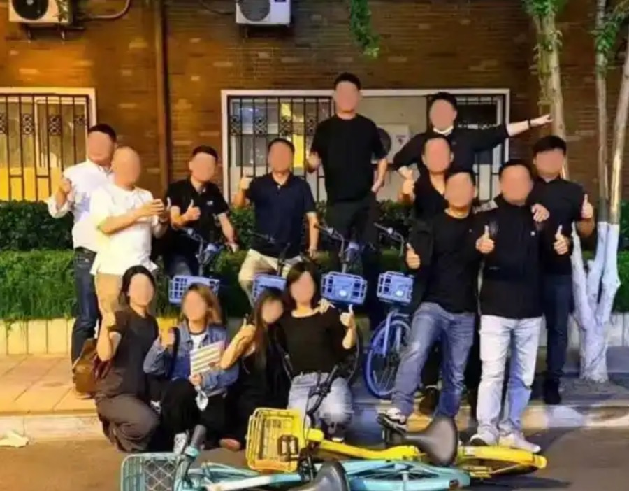 哈啰回应“员工疑将青桔美团单车放倒合照”：已展开内部调查