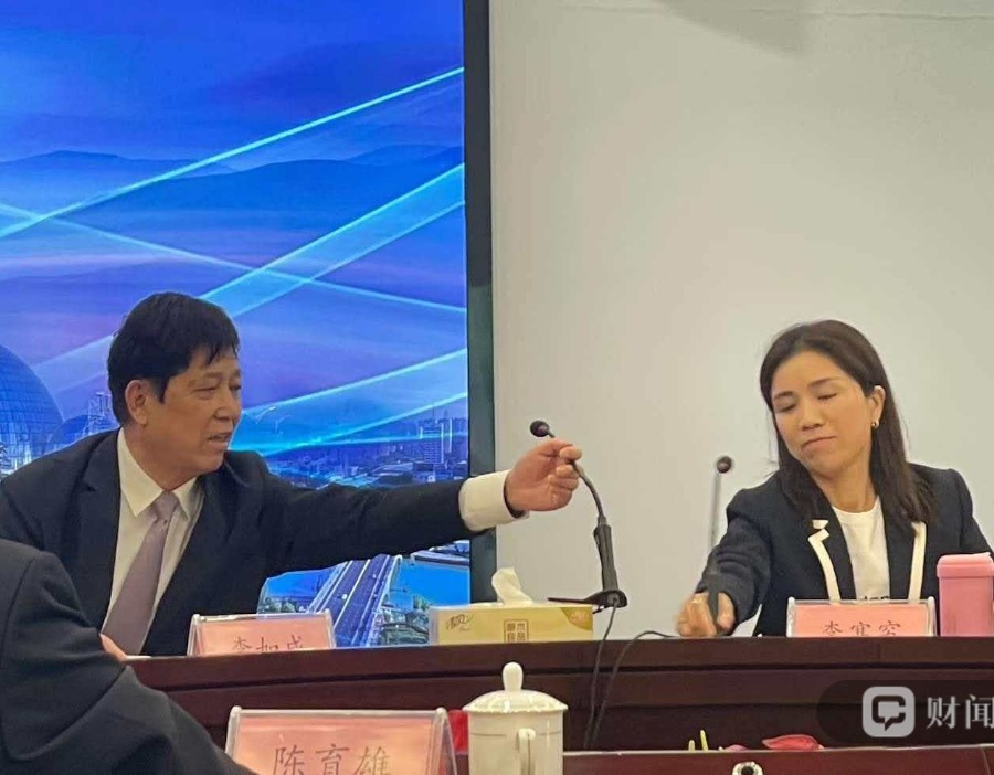 财闻在现场·股东会｜现场父女交棒，雅戈尔创始人李如成笑言不退休，还会再送一程