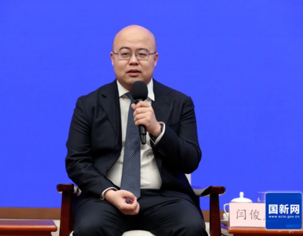 人物 | 37岁闫俊杰走到台前：国新办发言次日启动A股IPO