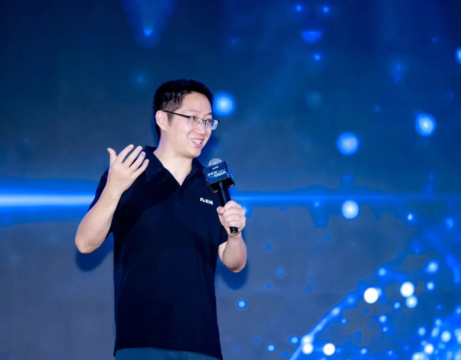 粉笔CEO张小龙道歉，此前称人大学生除了当公务员混吃等死外，没什么本事