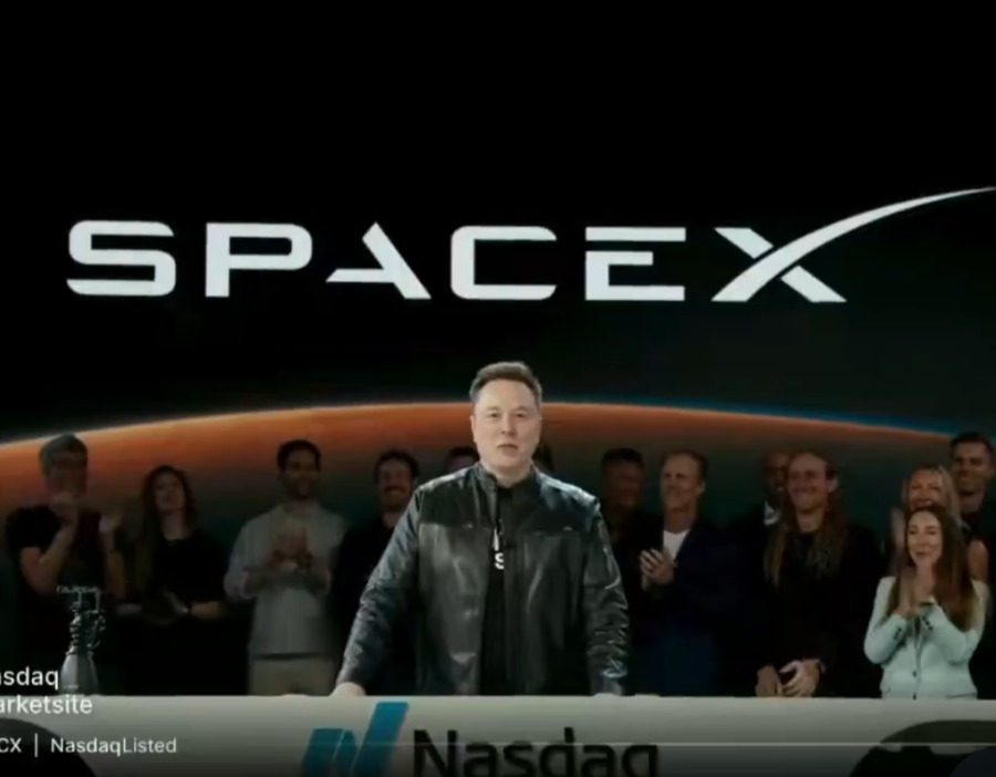马斯克现身SpaceX敲钟现场