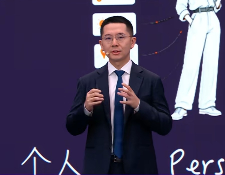 WAIC2026开幕式主论坛，阶跃星辰CEO印奇发表主题演讲：当智能体⾛进物理世界
